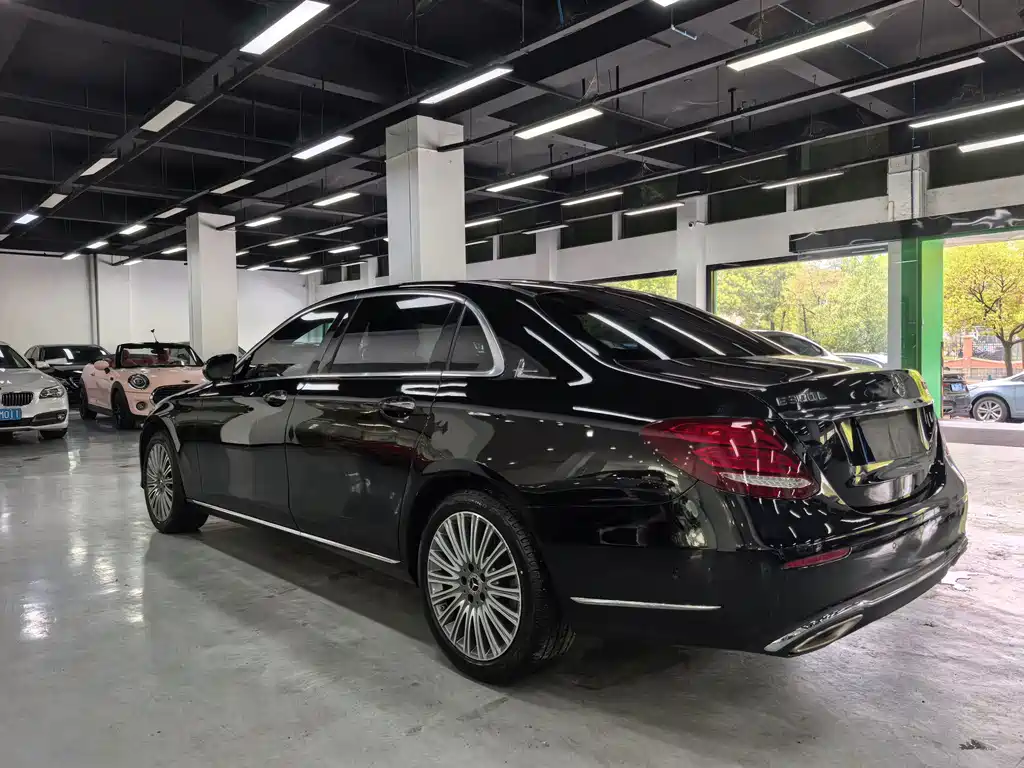Mercedes-Benz E-Class — миниатюра 7