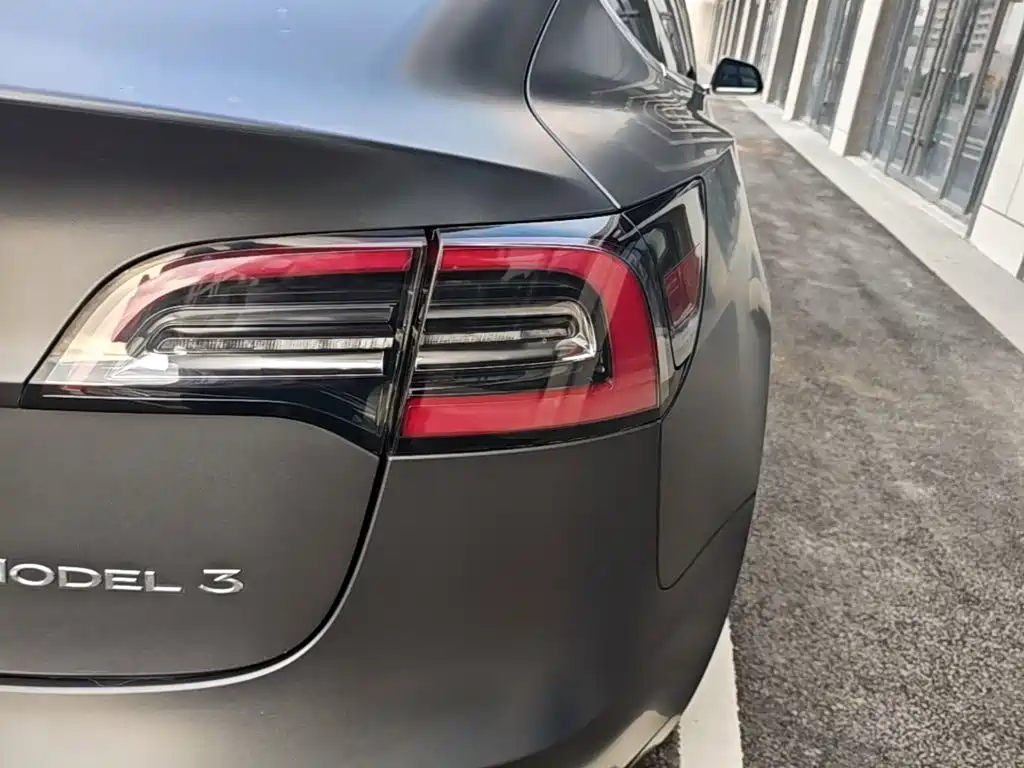Tesla Model 3 — миниатюра 8