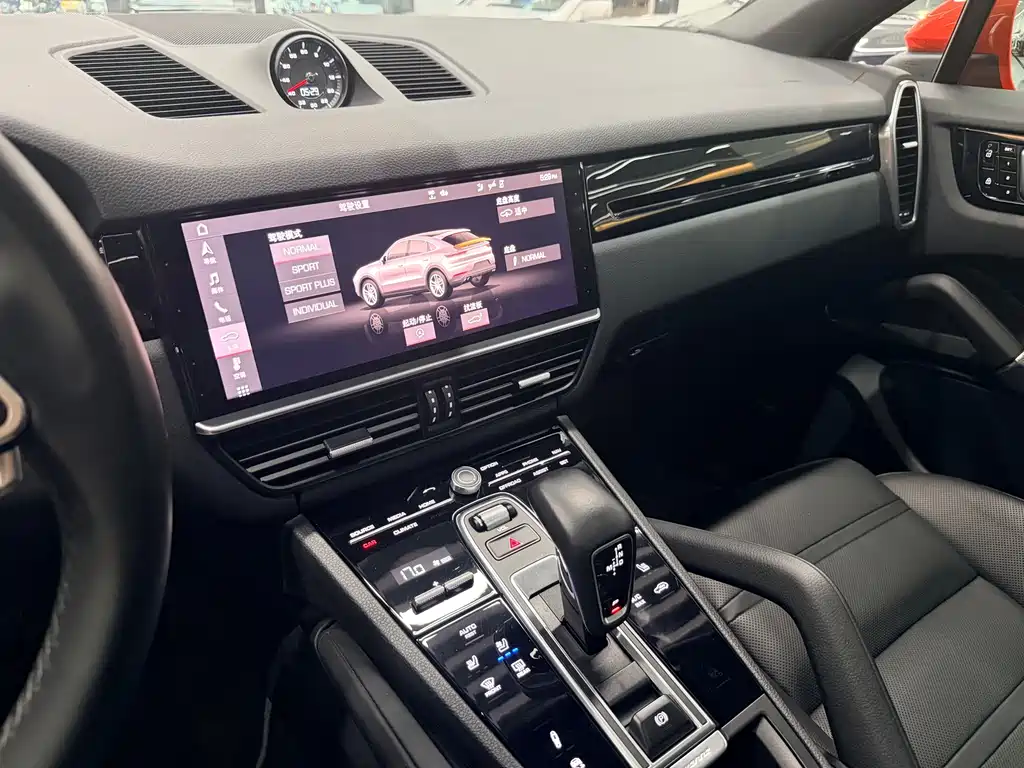 Porsche Cayenne — миниатюра 7