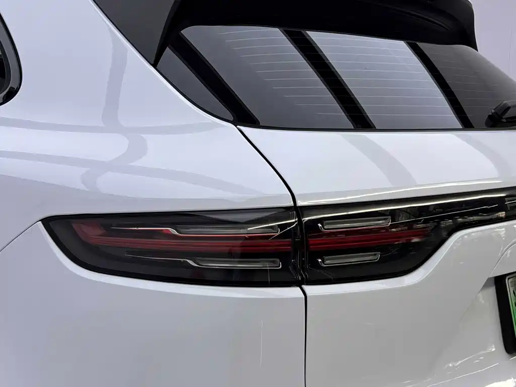 Porsche Cayenne Hybrid — миниатюра 11