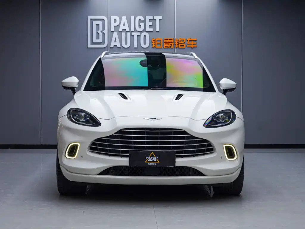 Купить Aston Martin DBX