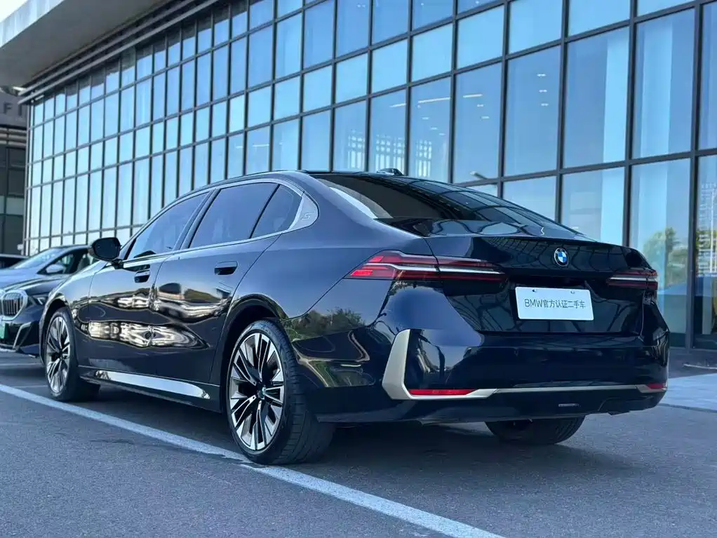 BMW 5 Series — миниатюра 18