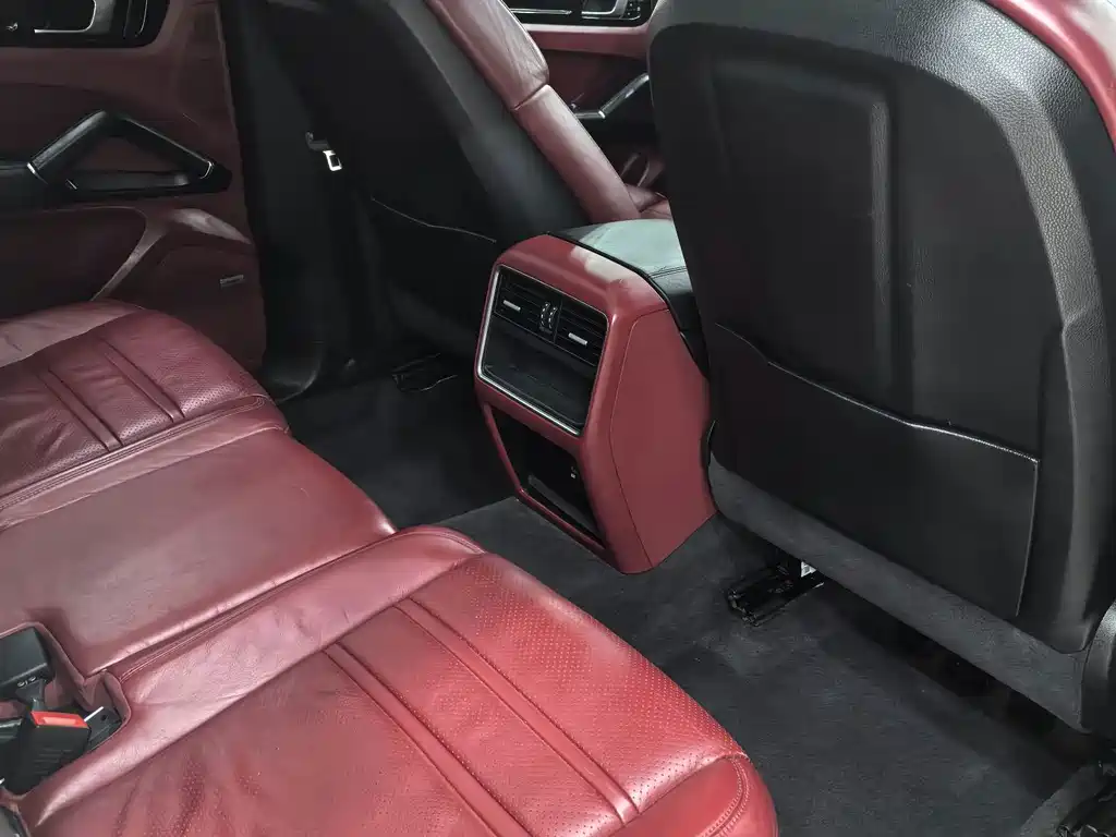 Porsche Cayenne — миниатюра 8