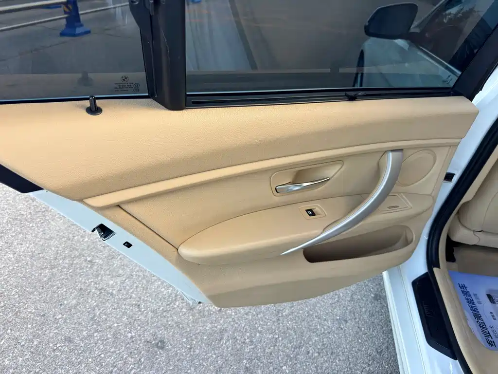 BMW 3 Series — миниатюра 10