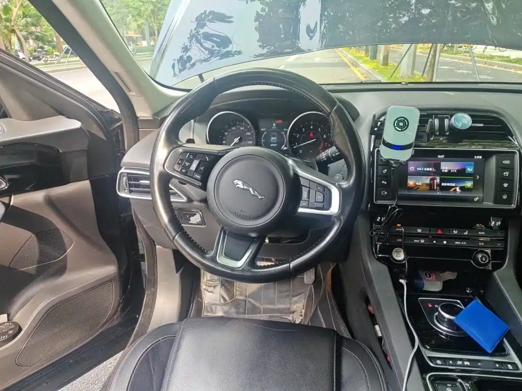 Jaguar F-PACE — миниатюра 3