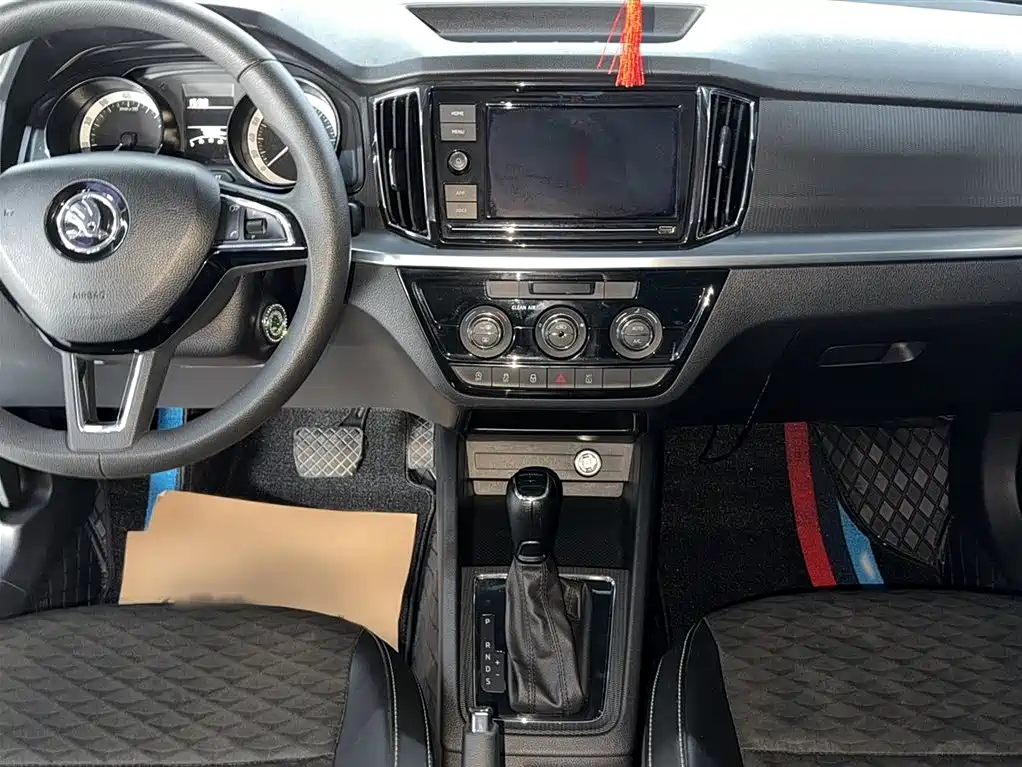 SKODA KOMICK