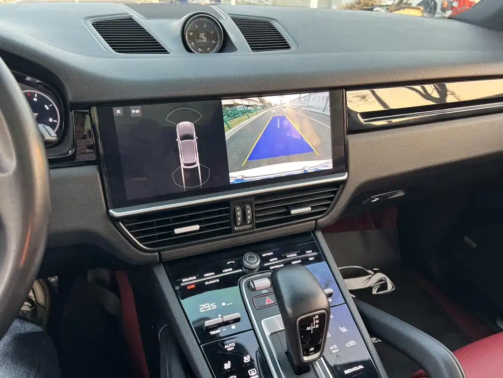 Porsche Cayenne — миниатюра 8