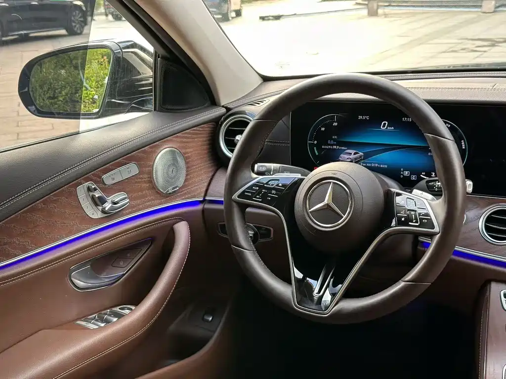 Mercedes-Benz E-Class — миниатюра 7