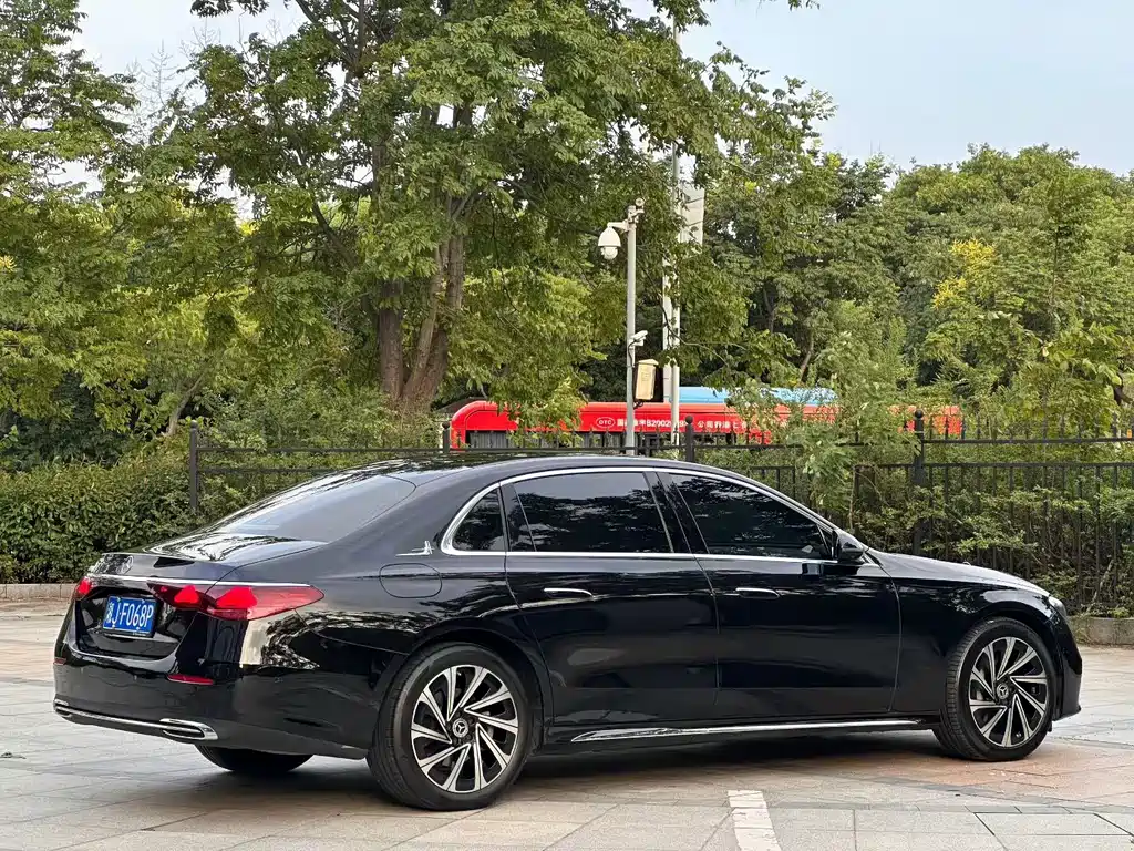 Mercedes-Benz E-Class — миниатюра 5