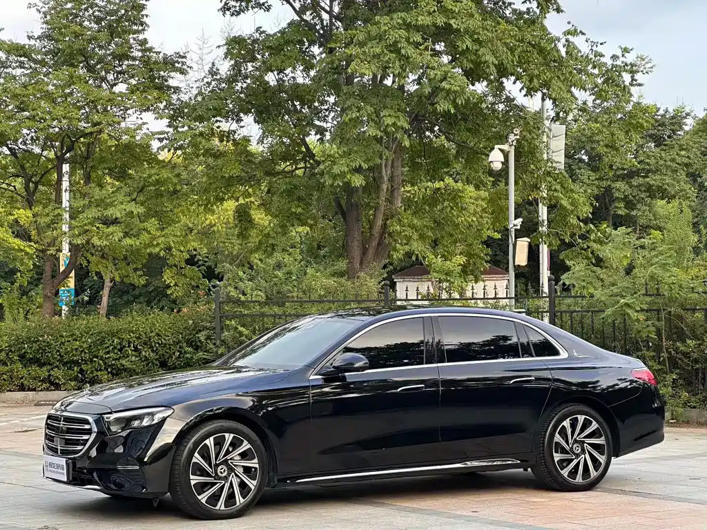 Mercedes-Benz E-Class — миниатюра 2