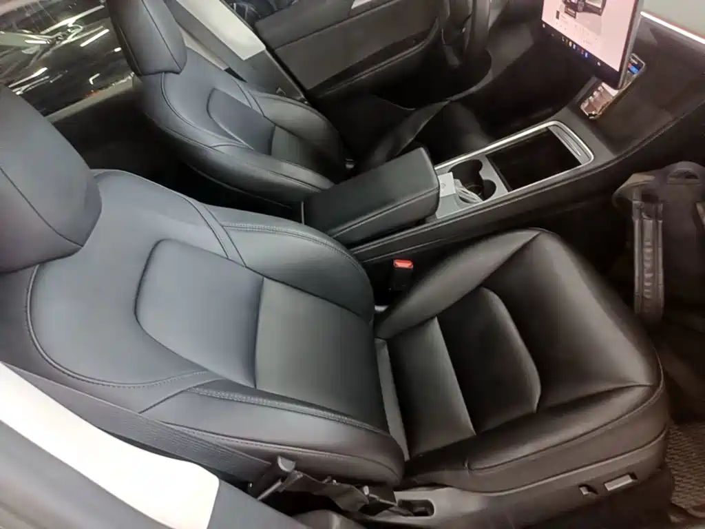Tesla Model Y — миниатюра 25