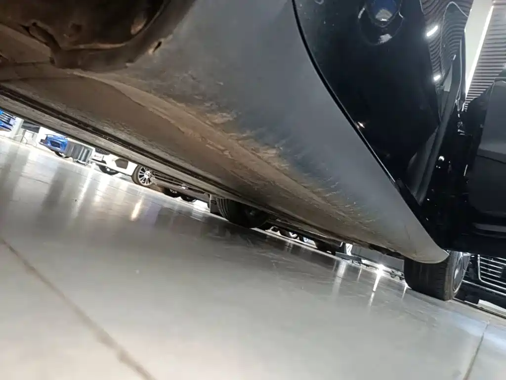 Tesla Model Y — миниатюра 21