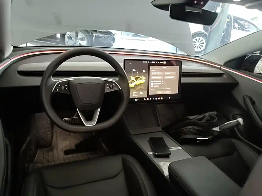 Tesla Model 3 — миниатюра 10