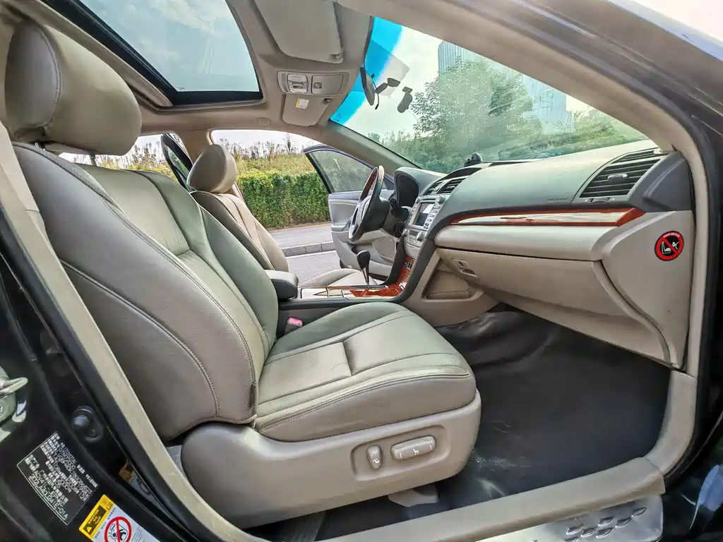 Toyota Camry — миниатюра 10