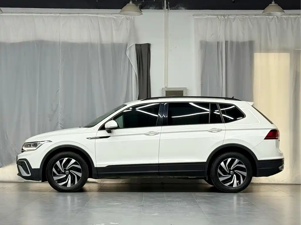 Volkswagen Tiguan L L 2022 330TSI AT