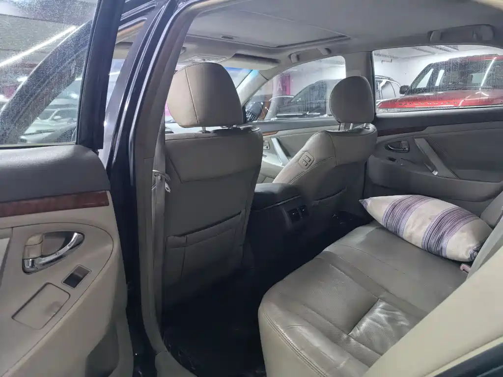 Toyota Camry — миниатюра 6