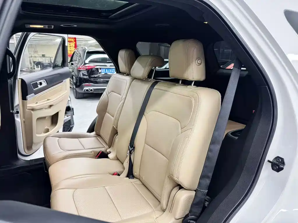 Ford Explorer (Import) — миниатюра 18