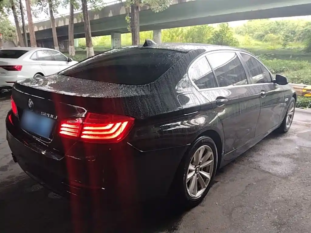 BMW 5 Series — миниатюра 7