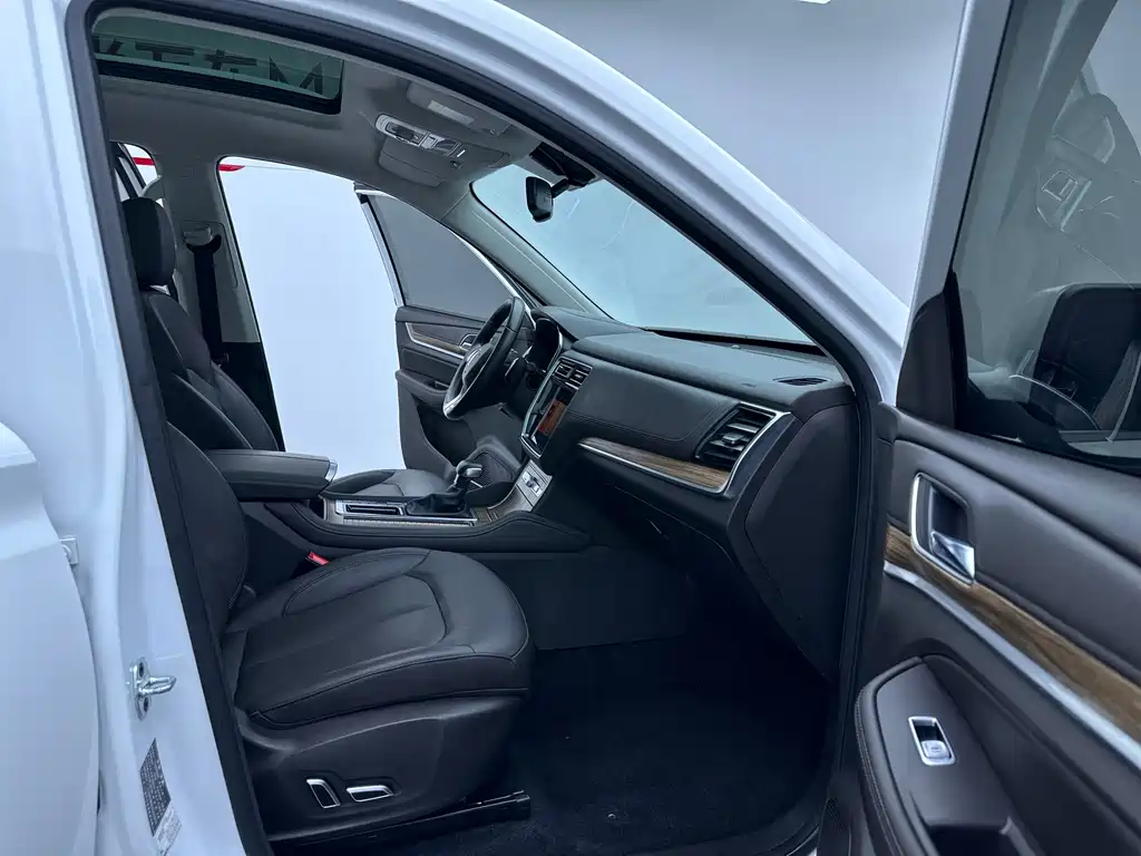Roewe RX8 — миниатюра 19