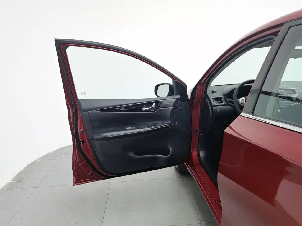 Nissan Tiida — миниатюра 8
