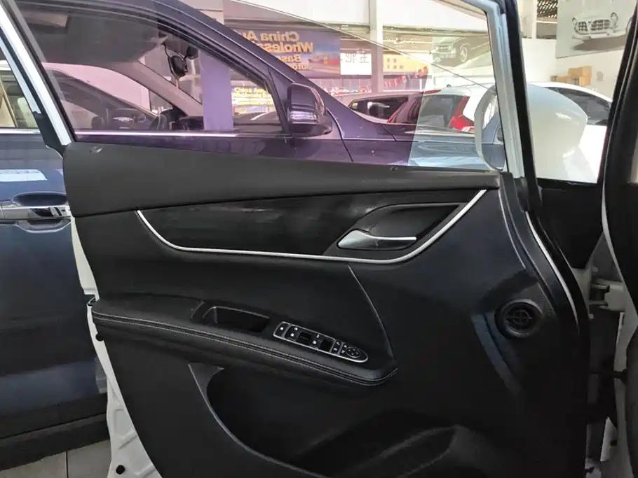 BYD MAX — миниатюра 7