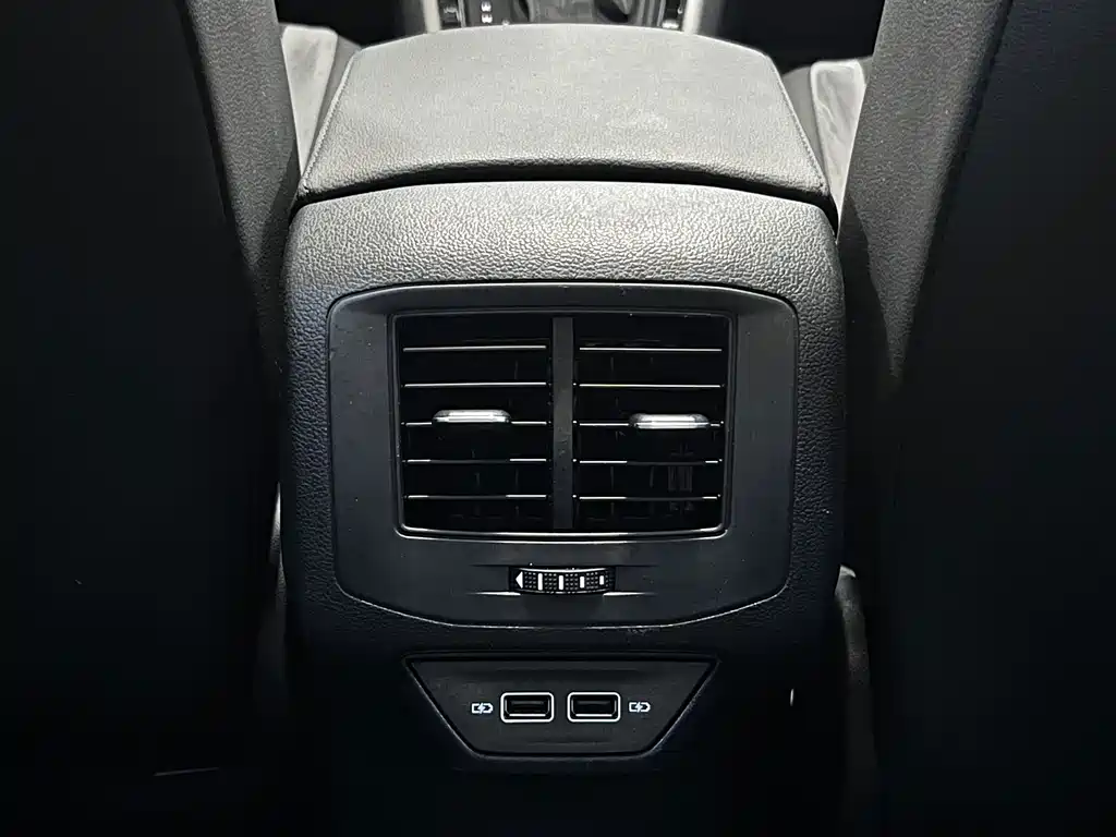 Volkswagen T-Roc — миниатюра 20
