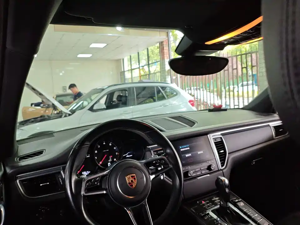 Porsche Macan — миниатюра 12