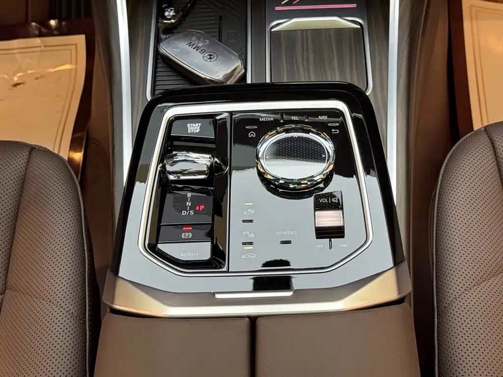 BMW 7 Series — миниатюра 14
