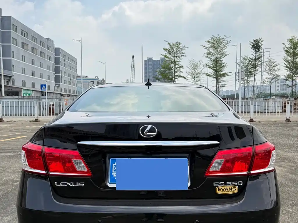 Lexus ES — миниатюра 10