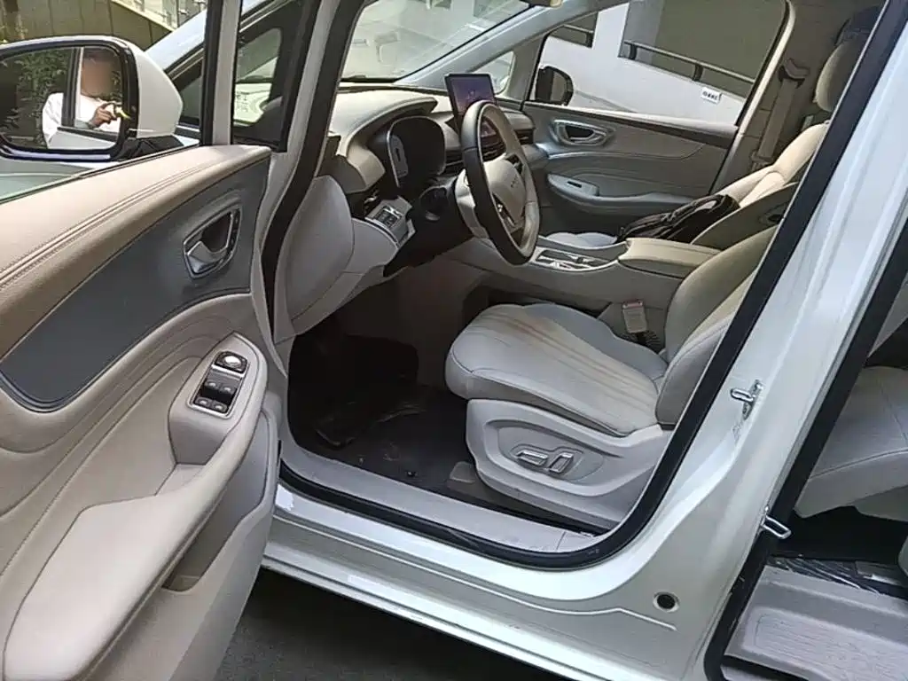 Roewe iMAX8 New Energy — миниатюра 16