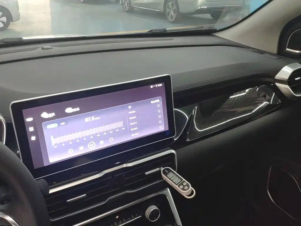 Geely Binyue — миниатюра 10