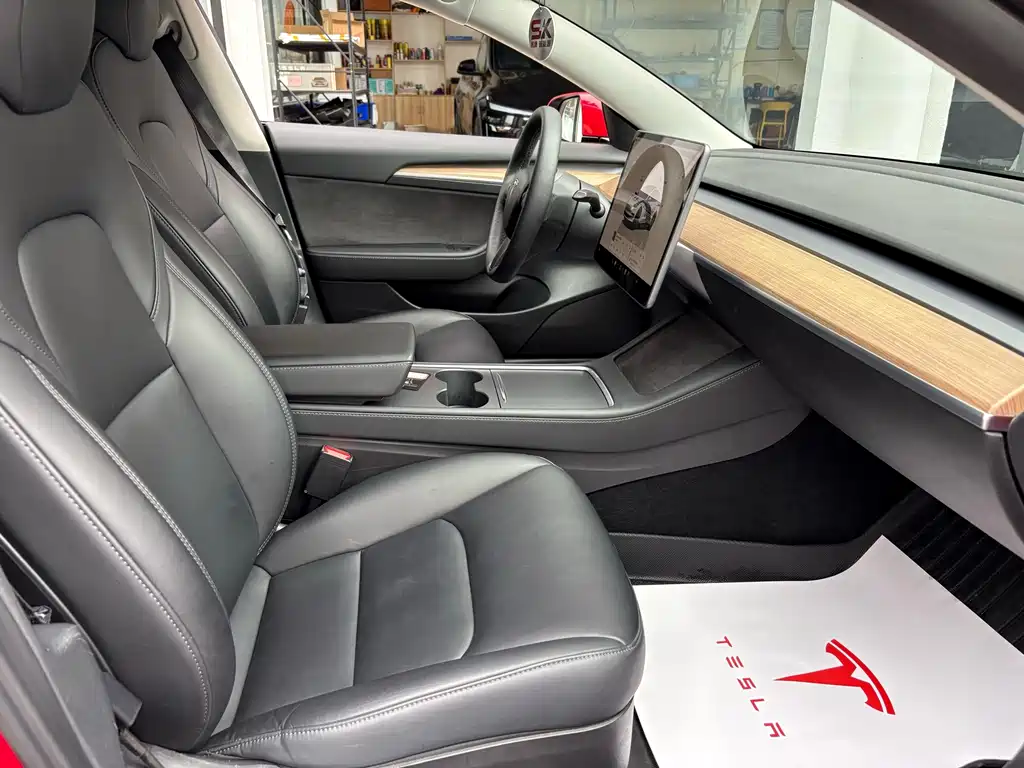 Tesla Model 3 — миниатюра 9