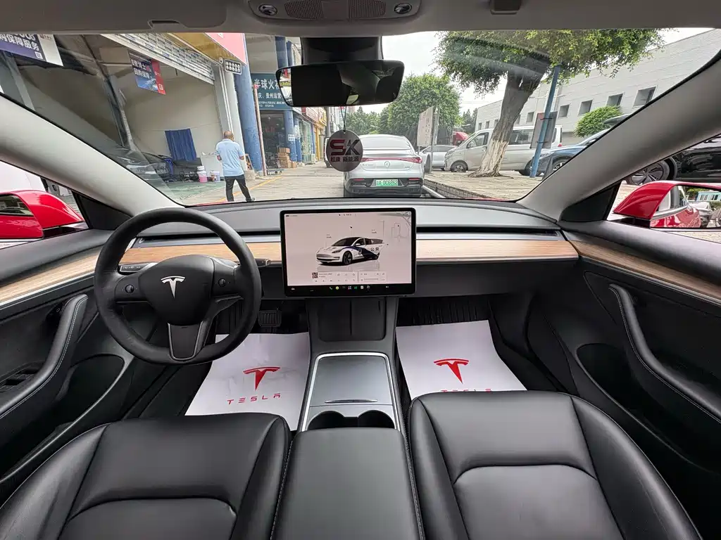 Tesla Model 3 — миниатюра 8