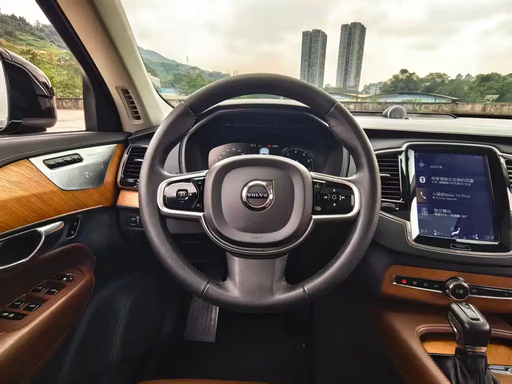 Volvo XC90 — миниатюра 10