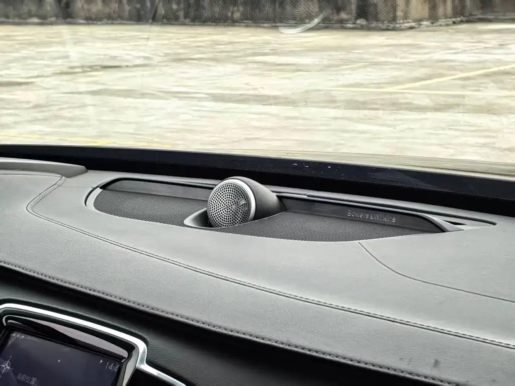 Volvo XC90 — миниатюра 7