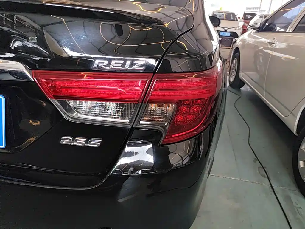 Toyota Reiz — миниатюра 8