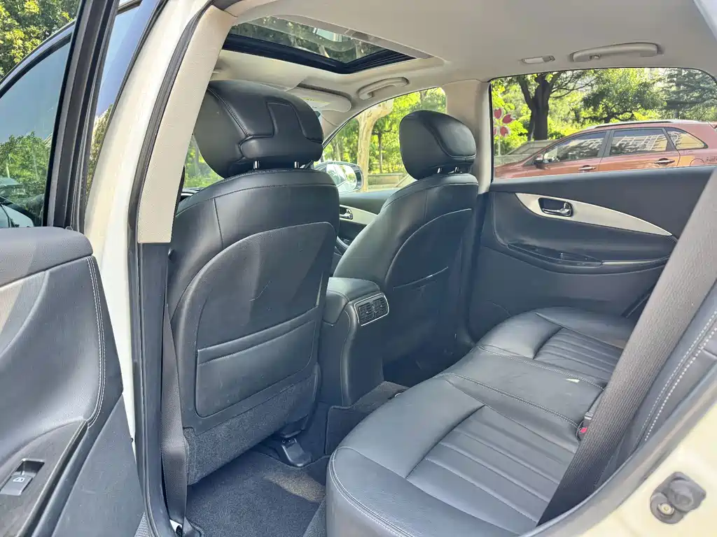 Infiniti QX50 — миниатюра 21