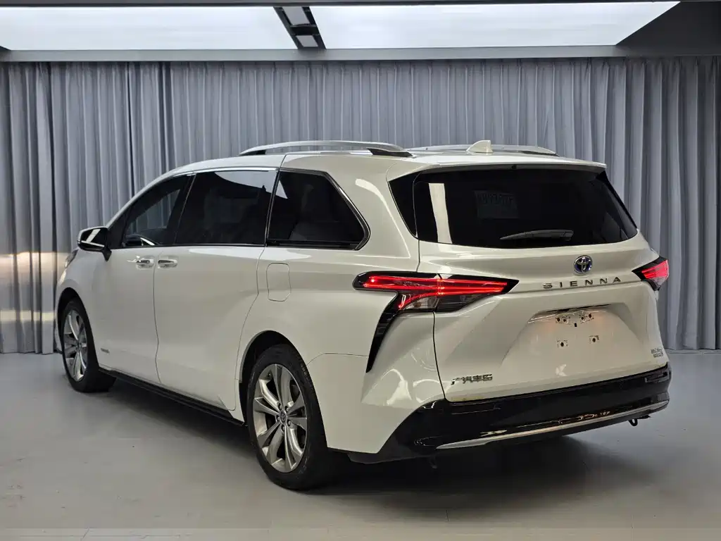 Toyota Sienna — миниатюра 18