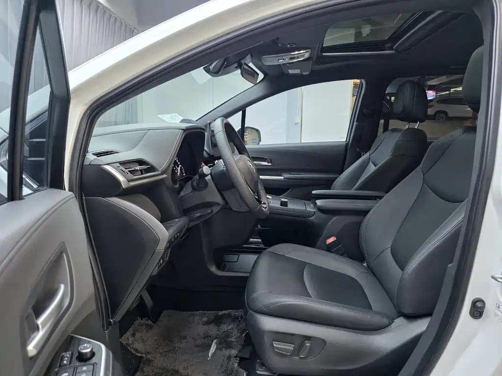 Toyota Sienna — миниатюра 4
