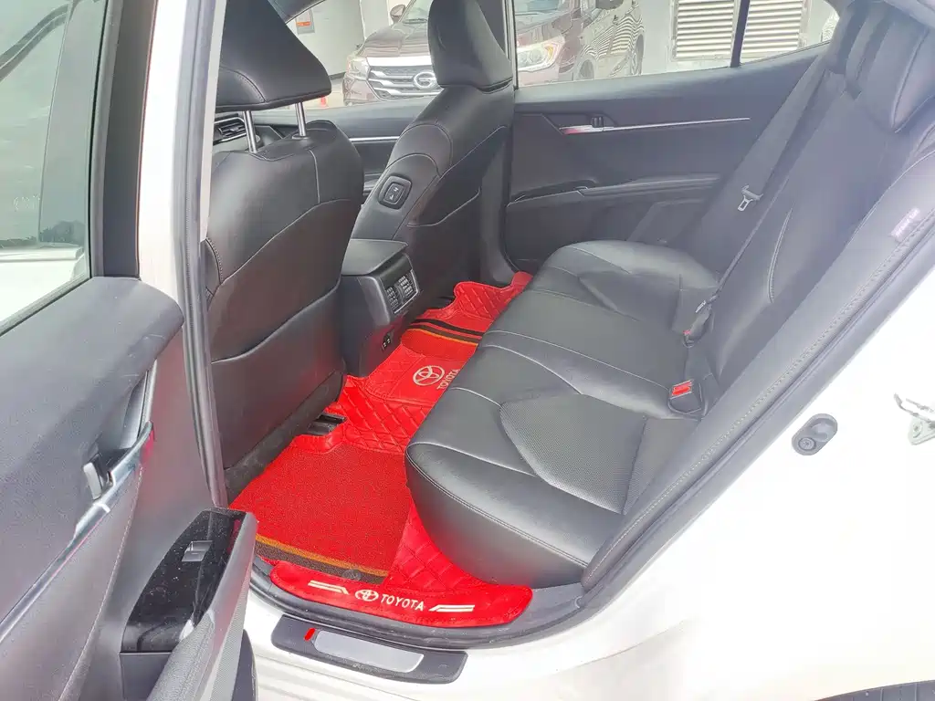 Toyota Camry — миниатюра 7