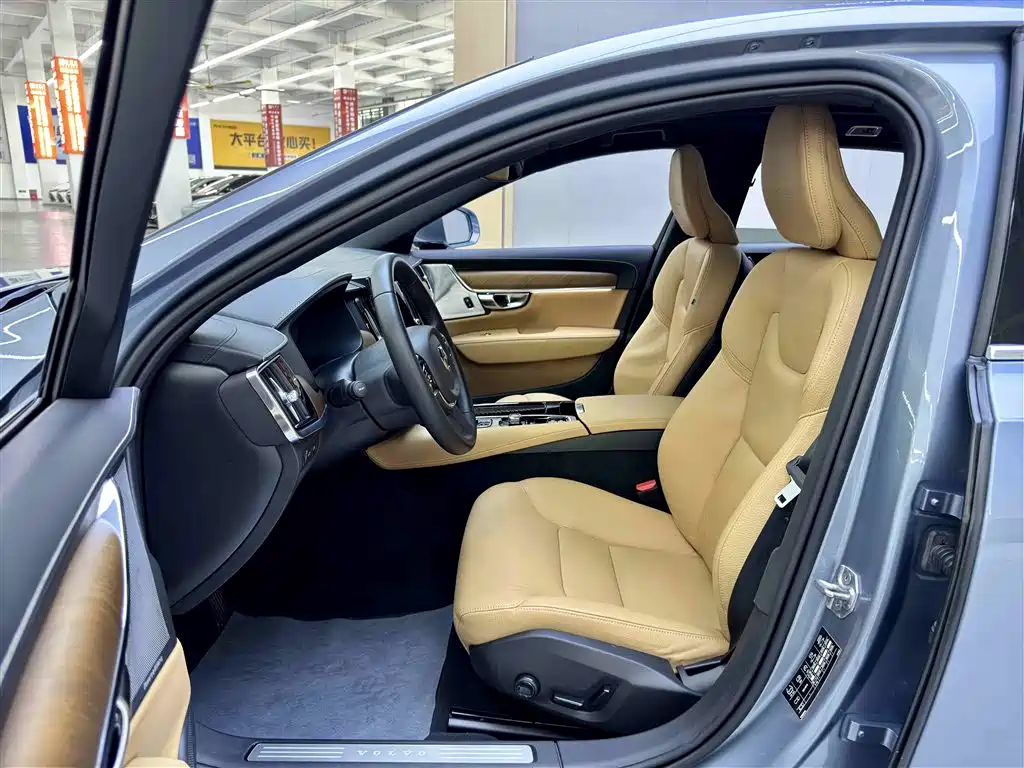 Volvo S90 2019 T8 E VI