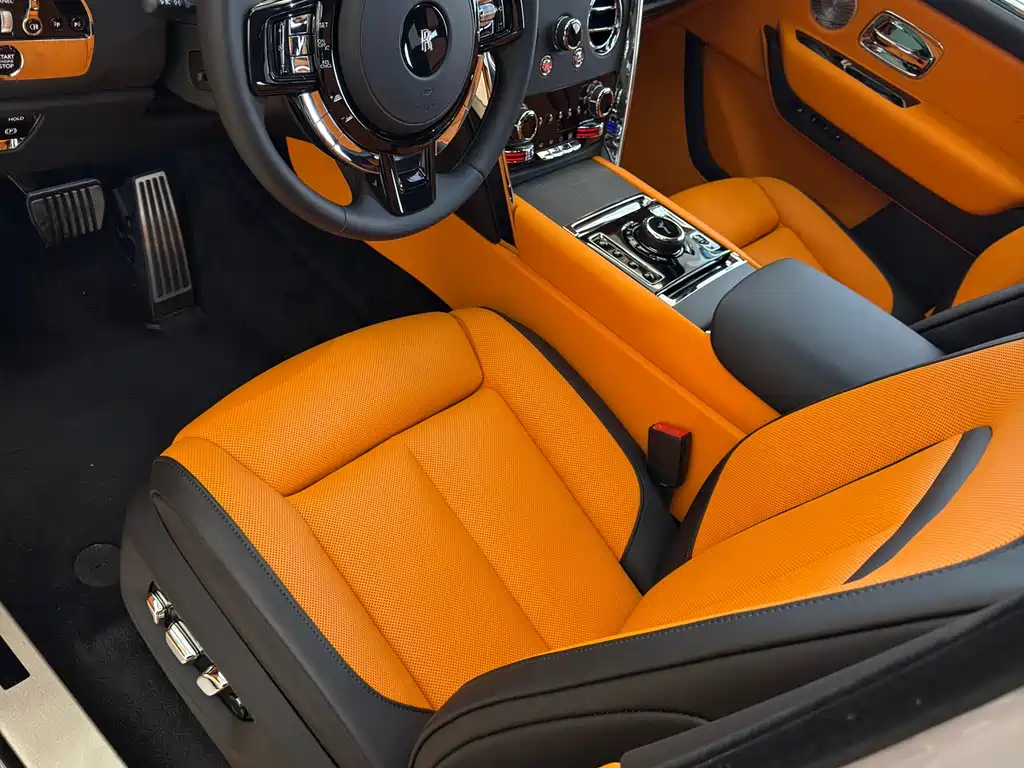 Rolls-Royce Cullinan 2026 мест