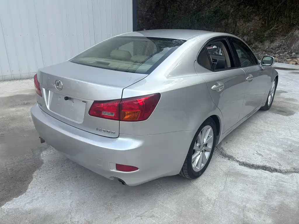 Lexus IS — миниатюра 10