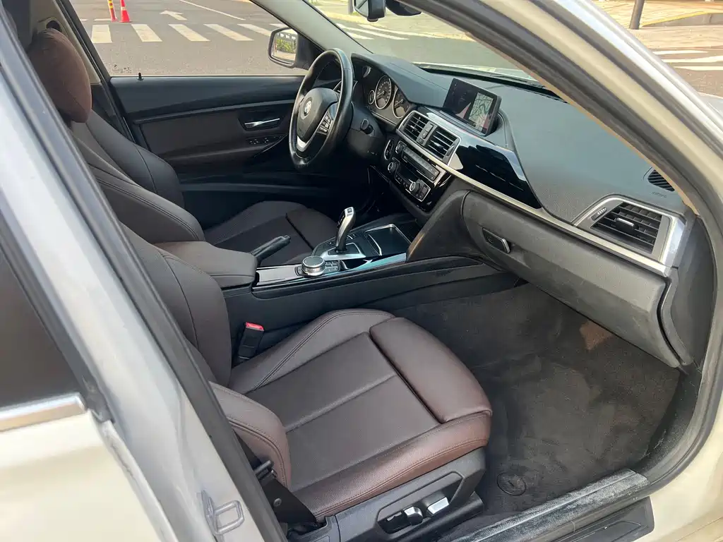 BMW 3 Series — миниатюра 12