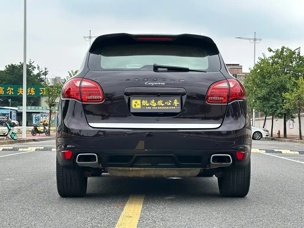 Porsche Cayenne — миниатюра 5