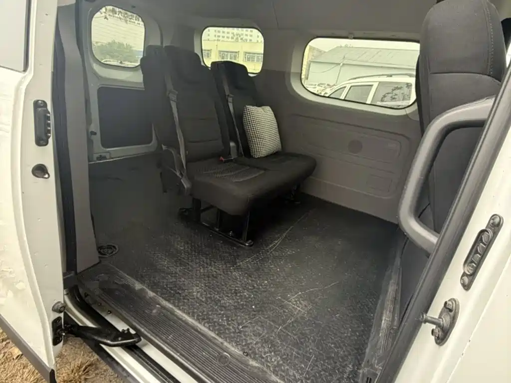 MAXUS V70 — миниатюра 13