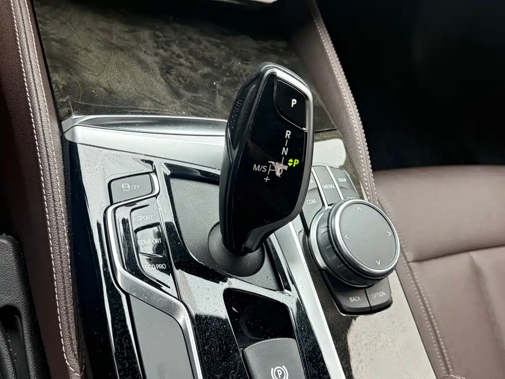 BMW 5 Series — миниатюра 12
