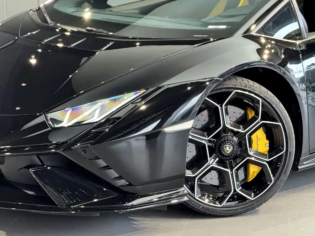 LAMBORGHINI HURACÁN