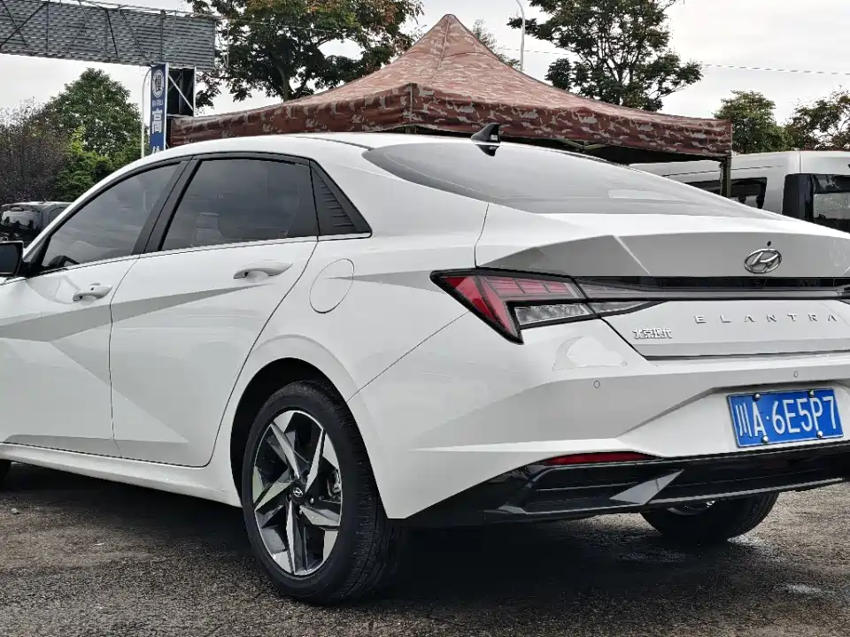 Hyundai Elantra — миниатюра 10