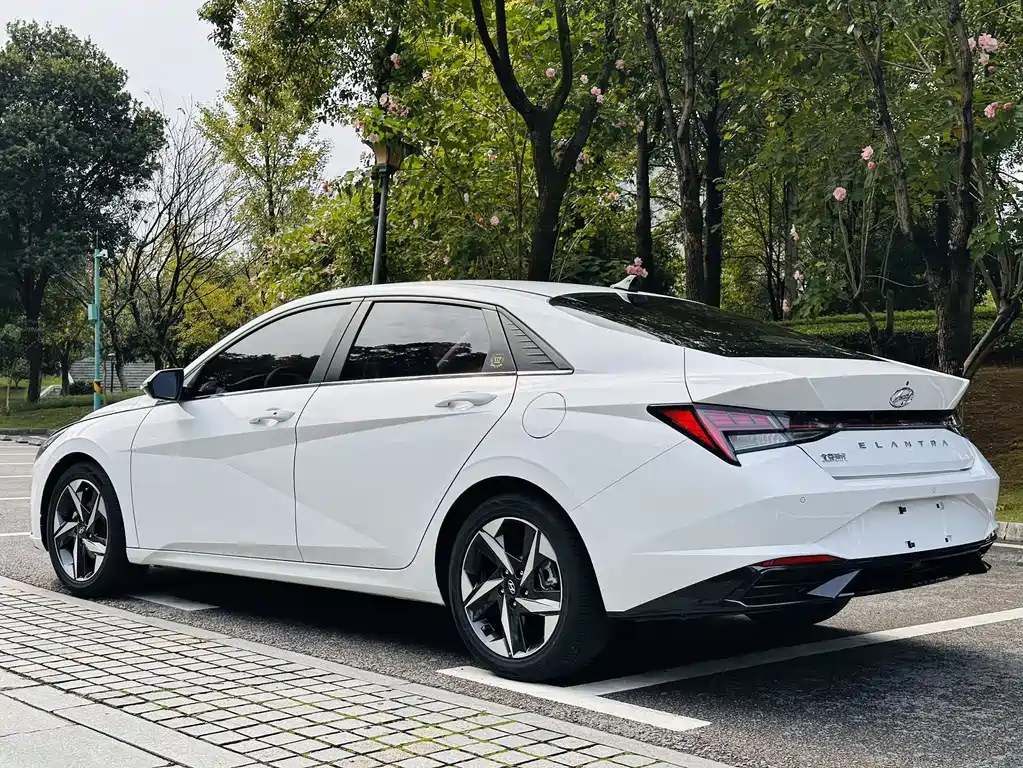 Hyundai Elantra — миниатюра 13